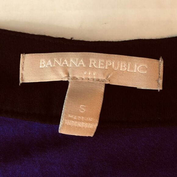Banana Republic size small purple v-neck with black straps - Picture 4 of 5